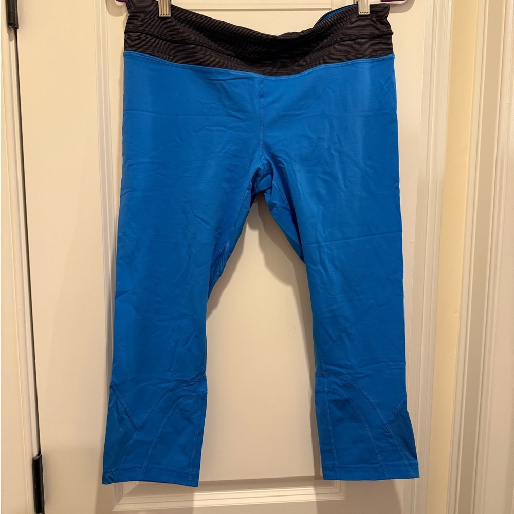 Lululemon Athletica Blue and Black Capris Size 12